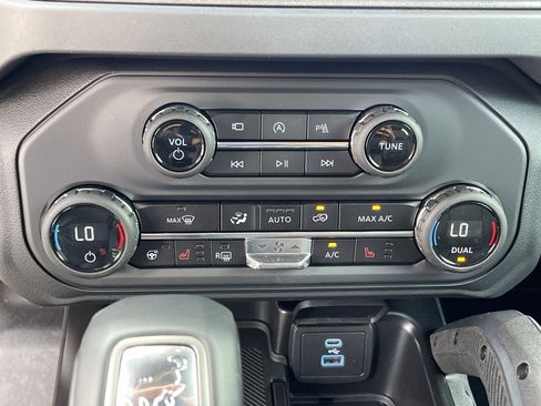 New 2025 Ford Bronco Badlands image 28