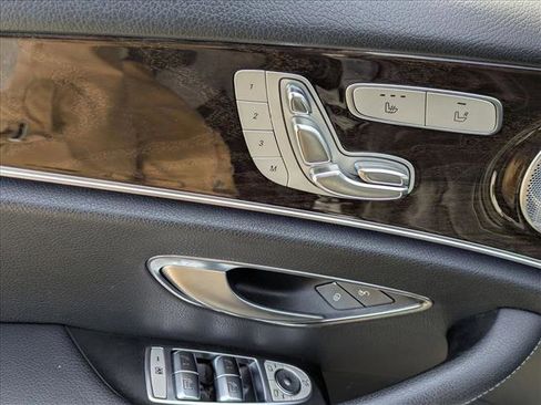 Used 2019 Mercedes-Benz E 300 image 7