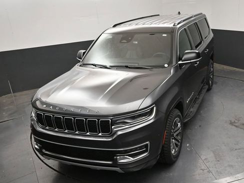 Used 2024 Jeep Wagoneer L Series II RWD image 19