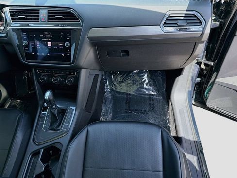 Used 2019 Volkswagen Tiguan SE w/ Panoramic Sunroof Package FWD image 16