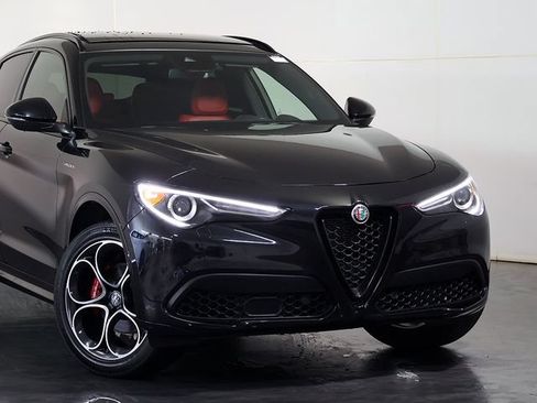 Used 2023 Alfa Romeo Stelvio Veloce AWD/4WD image 6