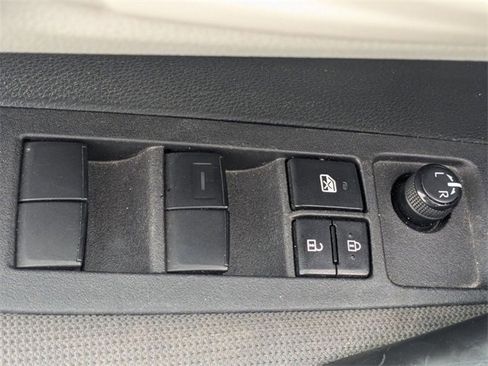 Used 2023 Toyota Corolla LE image 12