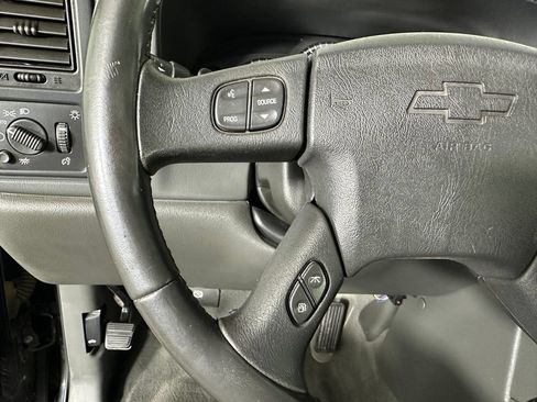Used 2004 Chevrolet Avalanche Z71 w/ Sun And Sound Package AWD/4WD image 11