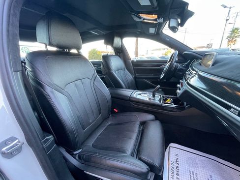 Used 2016 BMW 740i image 12