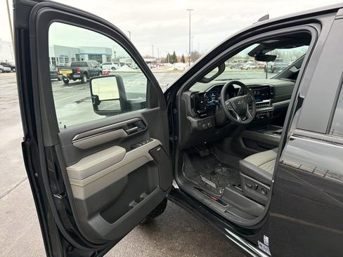 New 2026 Chevrolet Silverado 2500 ZR2 image 9