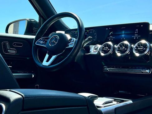 Certified 2023 Mercedes-Benz GLB 250 4MATIC image 19