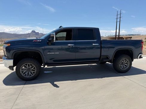 Used 2022 Chevrolet Silverado 2500 LTZ w/ LTZ Plus Package AWD/4WD image 5
