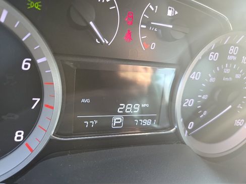 Used 2013 Nissan Sentra SL w/ Premium Pkg image 2