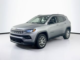 Used 2022 Jeep Compass Latitude image 1