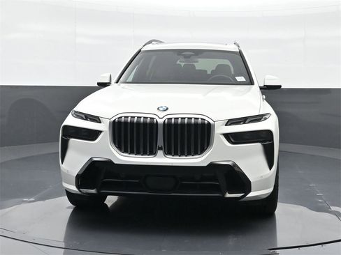 Used 2023 BMW X7 xDrive40i w/ Executive Package image 14