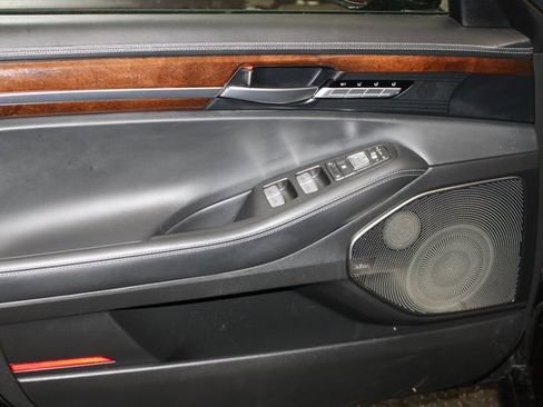 Used 2019 Genesis G90 3.3T Premium image 31