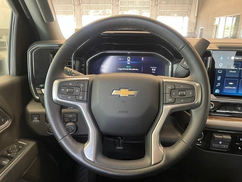 Used 2025 Chevrolet Silverado 2500 LT w/ Convenience Package AWD/4WD image 18