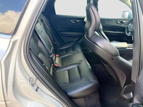 Used 2019 Volvo XC60 T5 Momentum w/ Premium Package FWD image 27