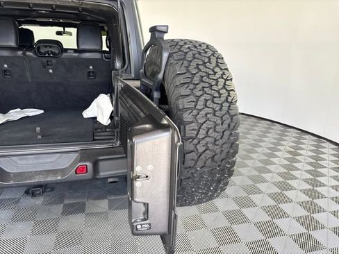 Used 2021 Jeep Wrangler Unlimited Rubicon w/ Cold Weather Group AWD/4WD image 24