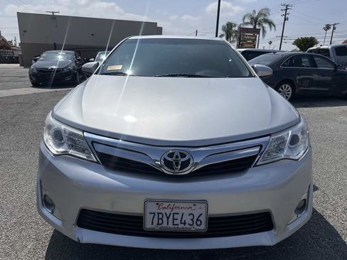Used 2013 Toyota Camry XLE w/ Leather Pkg FWD image 2