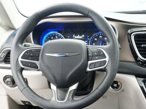 Certified 2018 Chrysler Pacifica Touring Plus image 23