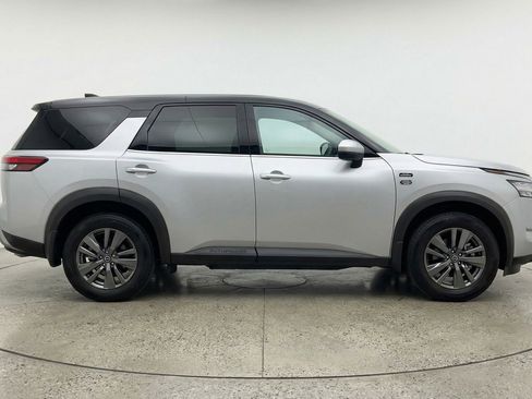 Used 2025 Nissan Pathfinder SV image 11