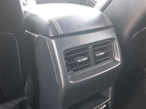 Certified 2022 Ford Edge Titanium image 10