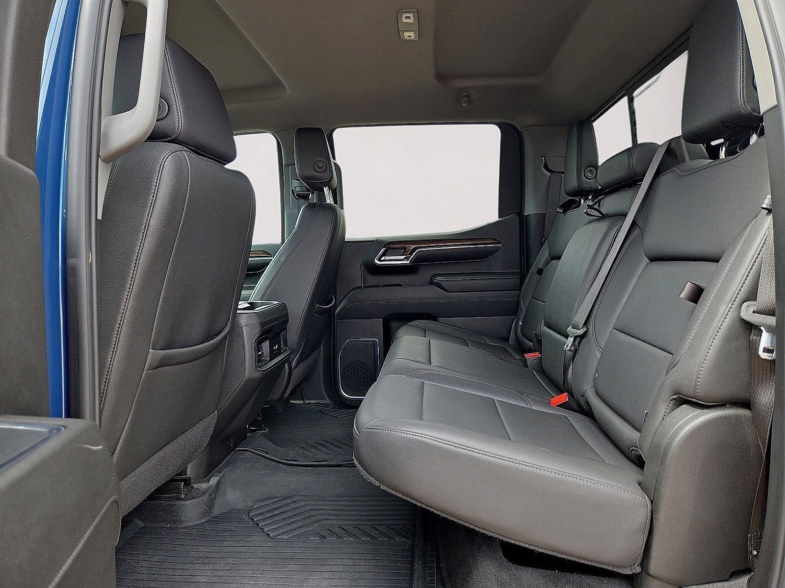 Used 2024 Chevrolet Silverado 1500 LT Trail Boss w/ Convenience Package II AWD/4WD image 16