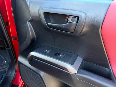 Used 2019 Toyota Tacoma SR5 image 27