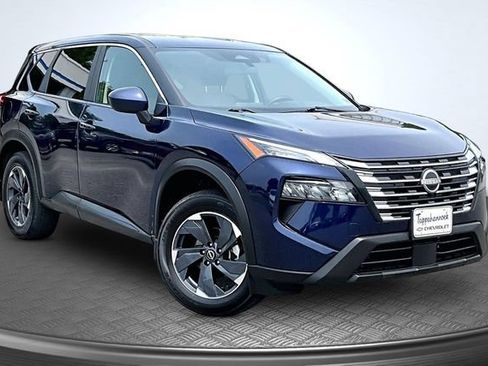 Used 2025 Nissan Rogue SV AWD/4WD image 3