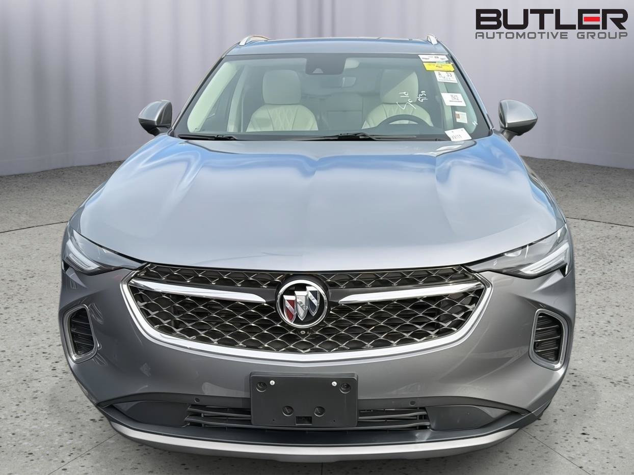 Used 2022 Buick Envision Avenir w/ Technology Package II FWD image 3