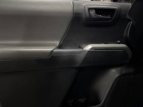 Used 2017 Toyota Tacoma SR5 w/ Tow Package RWD image 20