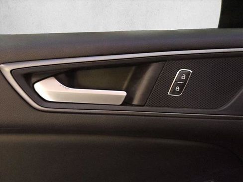 Used 2020 Ford Edge SE FWD image 21