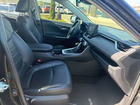 Used 2021 Toyota RAV4 XLE Premium image 14