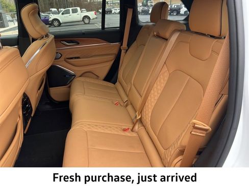 Used 2022 Jeep Grand Cherokee Summit image 8