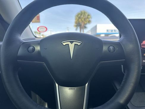Used 2022 Tesla Model Y Long Range AWD/4WD image 22
