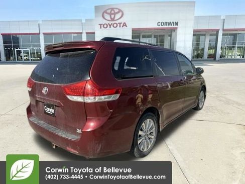 Used 2011 Toyota Sienna XLE AWD/4WD image 31