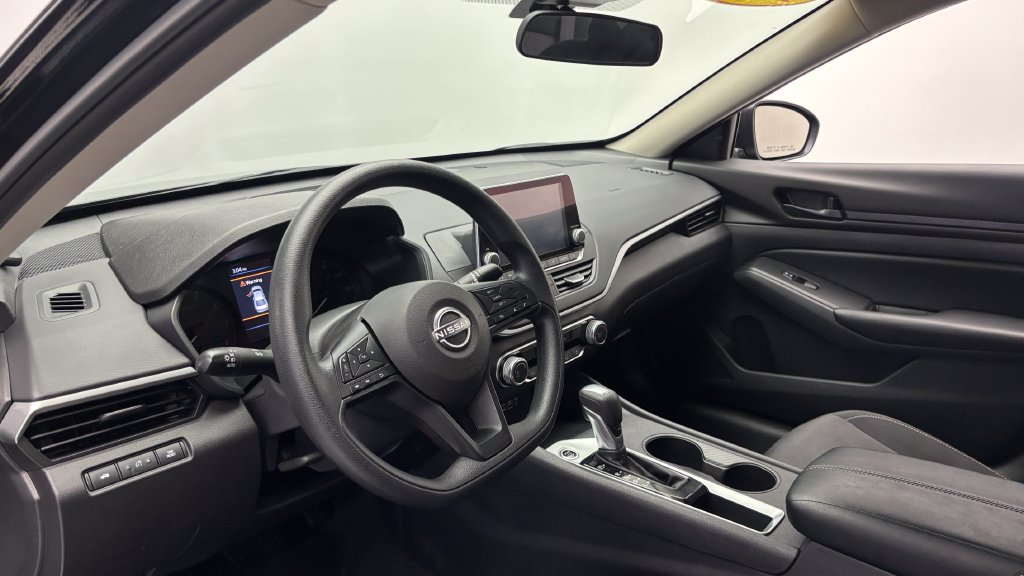 Used 2025 Nissan Altima 2.5 S FWD image 13