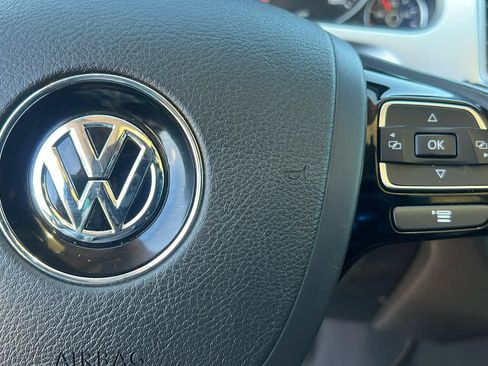 Used 2016 Volkswagen Touareg TDI AWD/4WD image 20