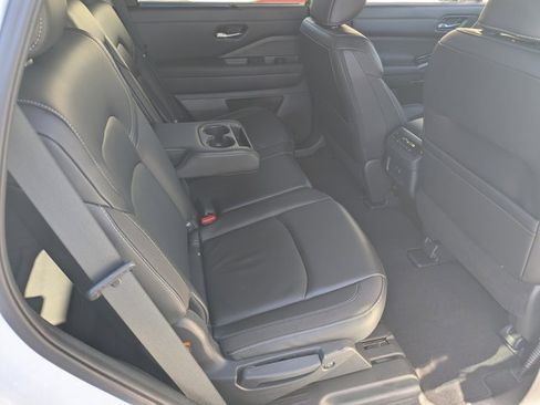 Used 2023 Nissan Pathfinder SL image 14
