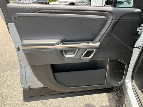 Used 2024 Rivian R1S Adventure AWD/4WD image 32