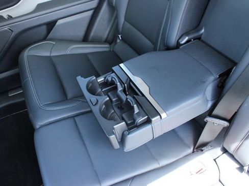 Used 2024 Lincoln Nautilus Premier AWD/4WD image 28