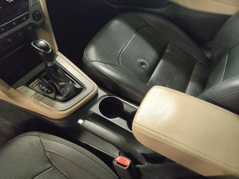 Used 2018 Hyundai Elantra Limited FWD image 26