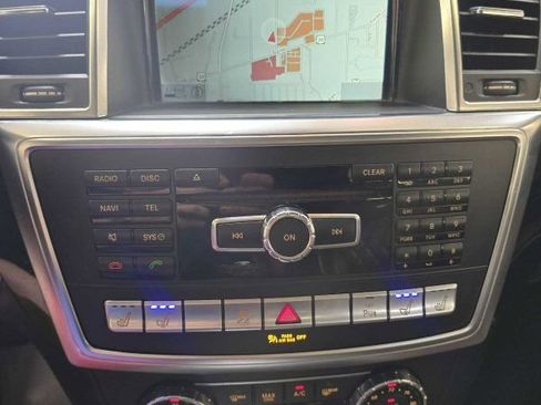 Used 2015 Mercedes-Benz GL 550 GL 550 4MATIC image 16