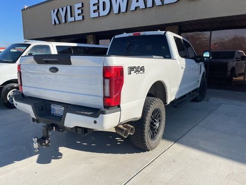 Used 2022 Ford F250 Lariat w/ Black Appearance Package image 5