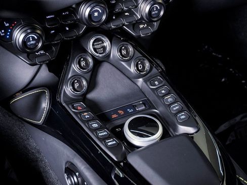 Used 2023 Aston Martin V8 Vantage Coupe image 31