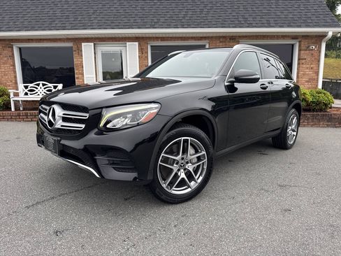 Used 2019 Mercedes-Benz GLC 300 4MATIC image 4