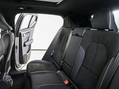 Certified 2025 Volvo XC40 B5 Plus image 22