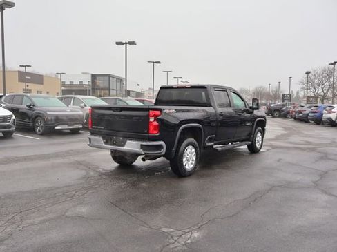 Used 2022 Chevrolet Silverado 2500 LT w/ Convenience Package AWD/4WD image 9