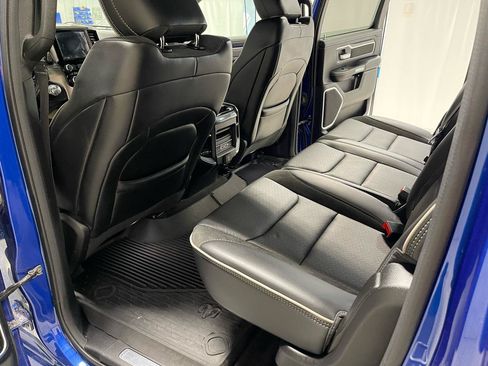 Used 2019 RAM 1500 Laramie w/ Sport Appearance Package AWD/4WD image 12