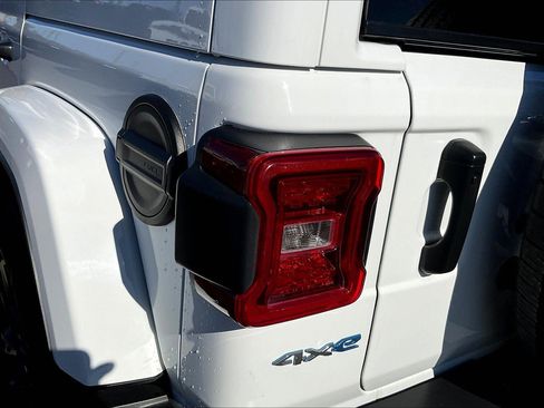 Used 2024 Jeep Wrangler Unlimited Sahara image 28