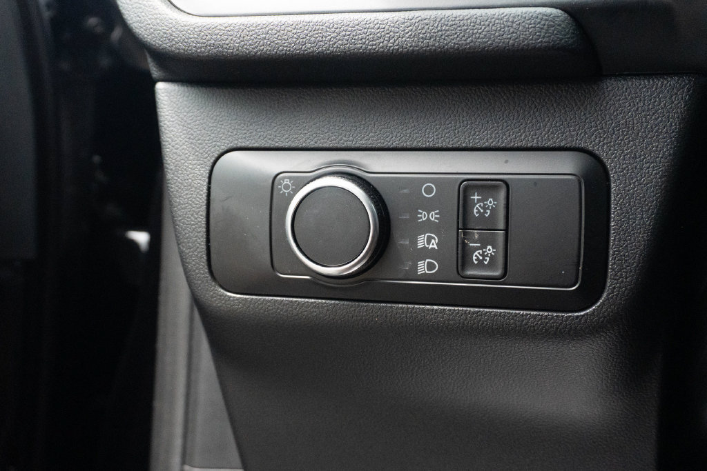 Used 2025 Ford Escape Active AWD/4WD image 21