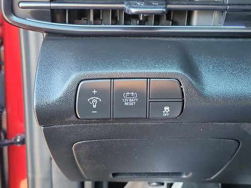 Certified 2025 Hyundai Elantra SEL image 14