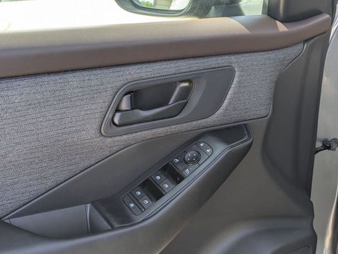 Used 2023 Nissan Rogue S image 13