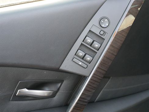 Used 2007 BMW 530xi Sedan image 15